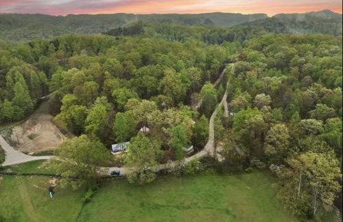 Premium Cabin with Pasture Views & Private Hot Tub - Foto 12