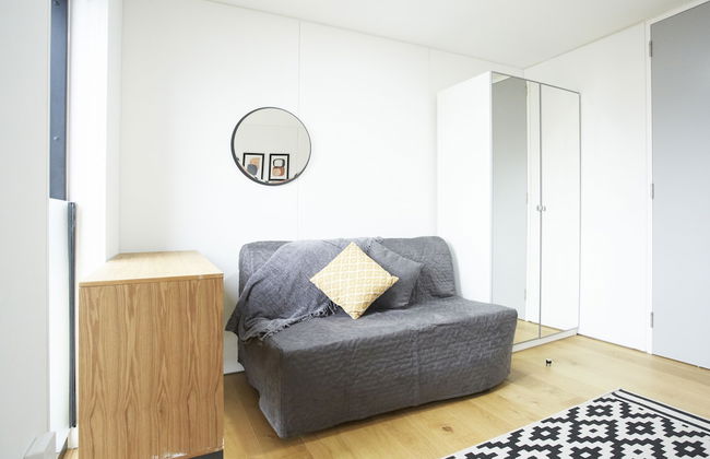 Stylish modern home in Manchester city centre with parking - Photo 25
