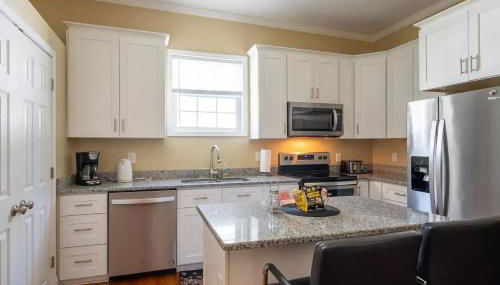 Modern 3-bedroom, big fence yard, Pets stay free - Foto 2