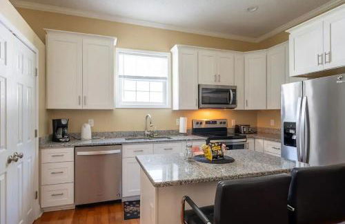 Modern 3-bedroom, big fence yard, Pets stay free - Foto 2