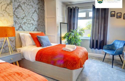 4 Bedroom House - Sleeps 7, Near Coventry Airport, City Centre, Free Wi-Fi with Driveway Parking & Garden, Full Kitchen - AHC - Photo 24