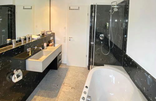 4 Zimmer Apartment, 125 qm, ruhig und zentrumsnah, max 5 Pers, Dachterasse, Garage, 1000 MBit - Foto 41