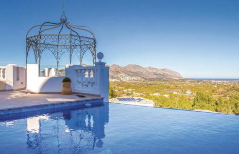 Three-Bedroom Apartment In Trullent - Photo 6