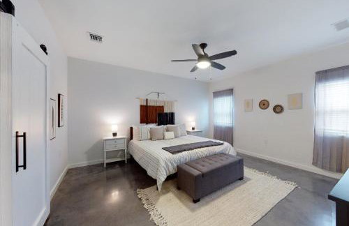 Secluded home with firepit, gas grill, central AC, game room, W/D - Foto 15