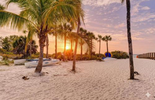 New! Remodeled, Pool-Side, 1-min to Beach Path! - Foto 17