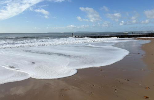 Beach Retreat luxury home just 2 minutes walk to the beach - Foto 33