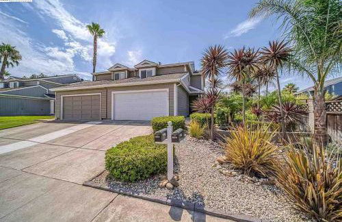 Waterfront Sleeps 6 near Marina with Hot Tub - Foto 41