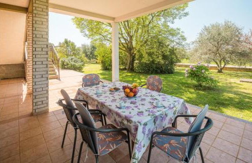 2 Bedroom Nice Apartment In Lovrecica - Foto 11