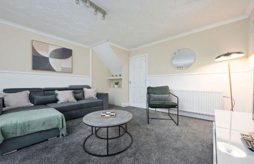 2BR Sleeps 6 with Parking Near Linlithgow Palace - Photo 1