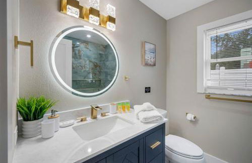 Luxe Getaway w Pool, Games & Fun Vibes - Foto 50