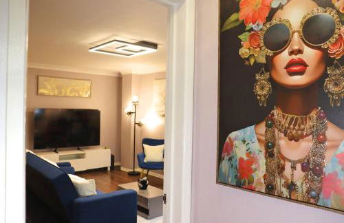 Heathrow Modern House with Parking & Fast WiFi - Foto 7