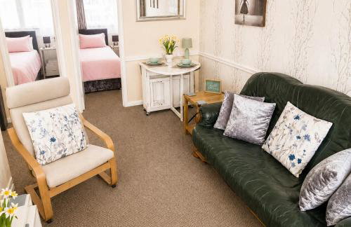 Belle Aire Beach Retreat at Hemsby with FREE WIFI Bed linen included Freely tvs in bedrooms and FREE onsite entertainment - Foto 2