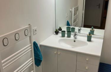 PARIS-MONTROUGE Magnifique appartement 3 pièces de 75m2 avec PARKING - très cosy pour 1 - 8 personnes refait à NEUF -ENTIRE APARTMENT LUXURIOUS AND WARM -Montrouge Paris 14ème - Proche Aéroport Orly Parc Expositions Porte de Versailles FREE WIFI GRATUIT - Foto 27