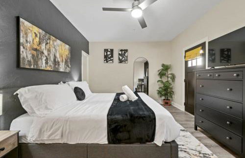 Modern King Bed Suite with Free Parking - Foto 1