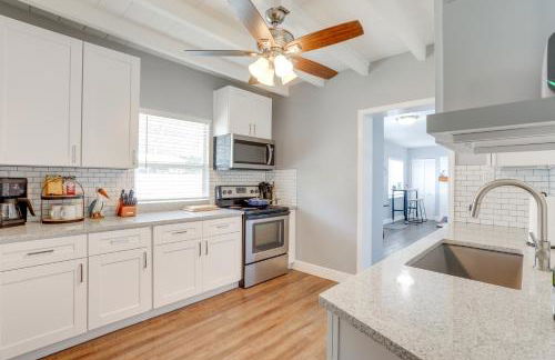 Bright Pinellas Park Getaway with Private Pool! - Foto 11