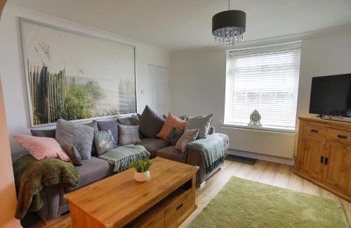 Coastal Cottage, Private Hot Tub & Sauna Sleeps 2-8 with Views - Foto 4