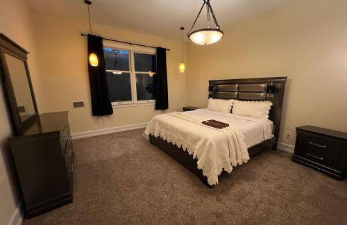 Beautiful River front home with private pool - Foto 26