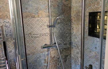 The Writer's Retreat Ground Floor Apartment - Photo 16