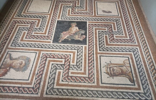 Tour privado de Lyon en la colina de Fourvière - 2 horas - Foto 9