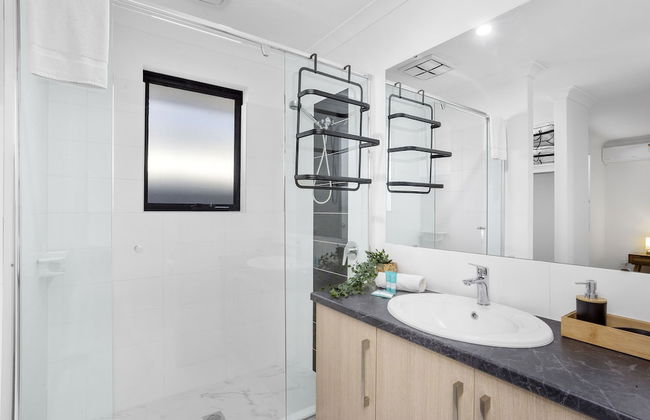 Perth Airport Hideaway - Photo 9