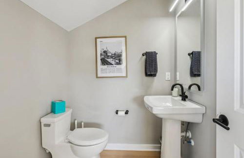 Family Fun Near Cedar Point - Rooftop Lake Views - Photo 42