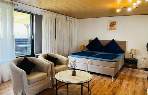 Private Studio Apartment with Balcony in Dortmund-Brackel - Foto 1