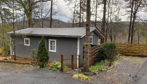 Convenient Cottage-Hot Tub, 4 Minutes to Dahlonega - Foto 1