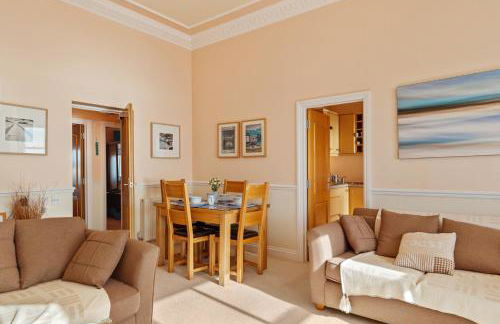 7 South Beach Court - Sea Front Apartment With Spectacular Sea Views - Photo 16