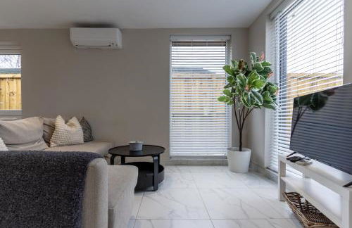 The Slipway Cabins with Hottub - Foto 40