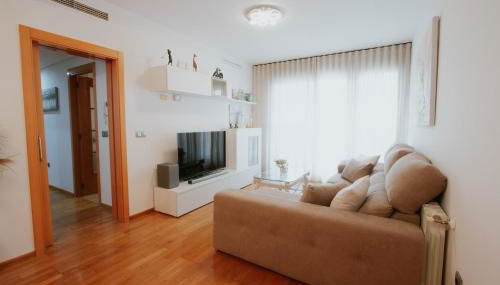 Family & Friends Apartment with Pool - Foto 5