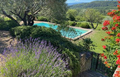In Gordes, facing the entire Luberon Park a beautiful 5 bedrooms house - Photo 39