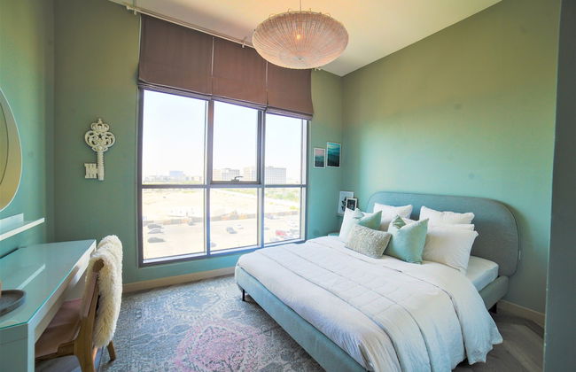 Luxurious Dubai Hills with balcony park view - Photo 1