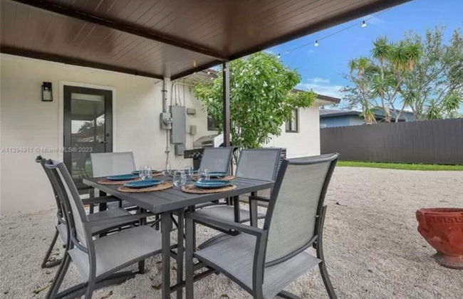 Boho Chic: 3BR Home With Pool - Foto 17