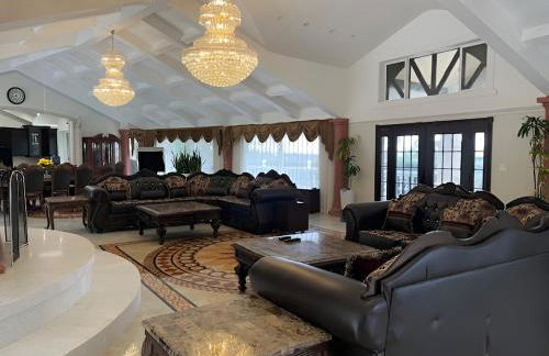 Specious 6000 sf privat gated villa with View - Foto 1