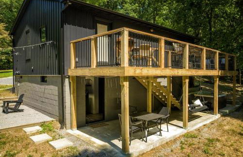 Modern 2BR Cabin w Hot Tub Near Wine Trail - Photo 11