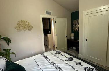 Modern New Build Home 5 min from downtown - Foto 18