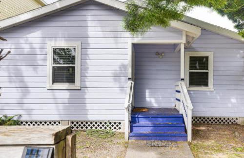 Steps to Seawall Fenced Family Home in Galveston! - Foto 22