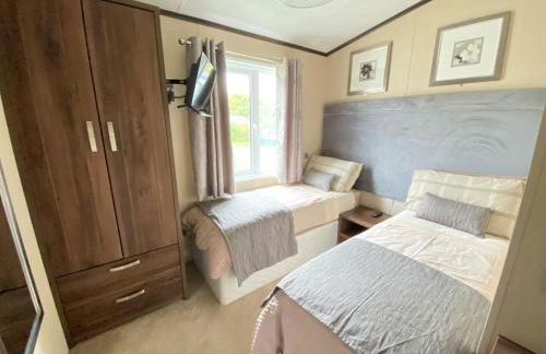 Wildflower, Premium Plus Hot Tub Lodge - Foto 10