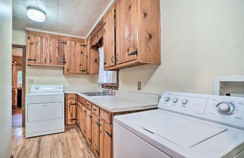 Pet Friendly Home with Hot Tub, Patio and Game Room! - Foto 25