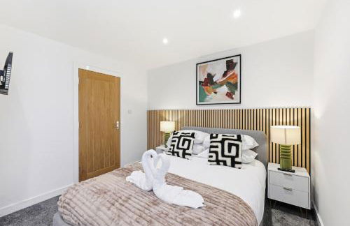 Stylish Duplex Apartment - Excellent Location - Free Parking, Virgin TV, Fast Wifi and Self-Check-In by Yoko Property - Photo 4