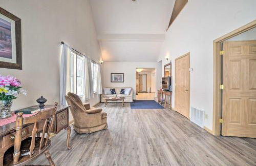 Cozy Cadillac Retreat Walk to Ski Resort! - Foto 7