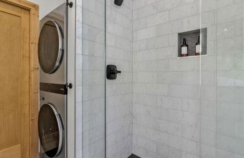 Romantic Mountain Retreat with Hot Tub and Panoramic Views Near Marshall, NC - Foto 15