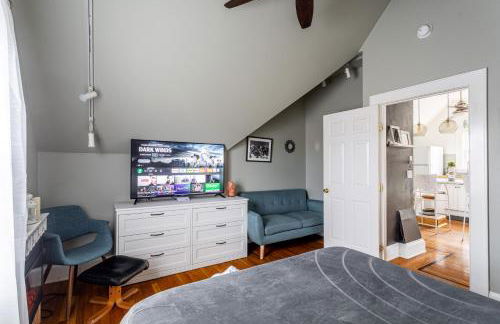 Charming 2BR Getaway with Modern Comforts - Foto 69