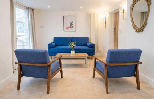 Heron Stays Bath- Charming Village Cottage with Parking, Garden, Just 3 Miles to Bath Centre, Sleeps 5 - Photo 2