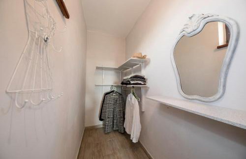 Apartments by the Beach with Pool and Lounge Beds - Miral Apartments - Foto 53
