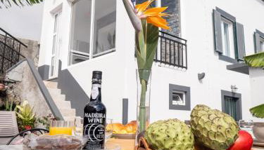 Isabela House - Photo 2