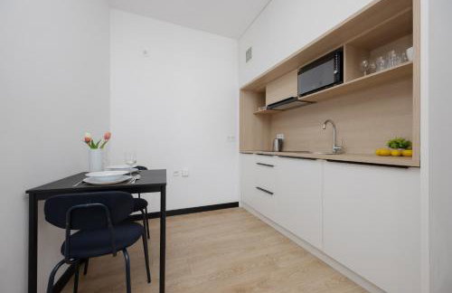Bright Apartments with Air Conditioning, close to the Metro Station and PGE National by Noclegi Renters - Foto 24