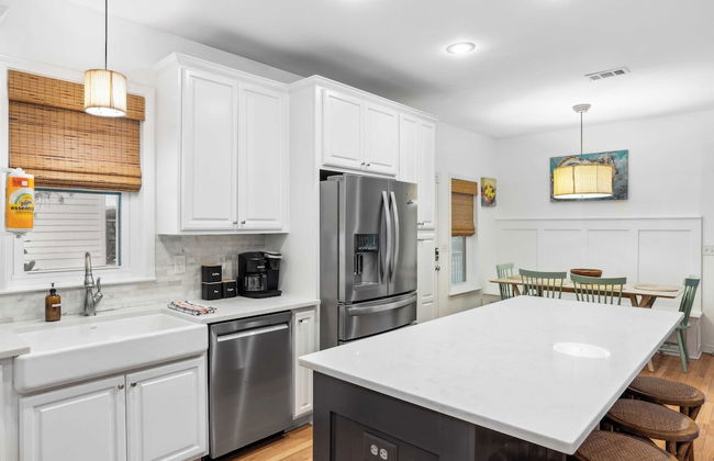 Dolphin Days by Avantstay Pool, 0.2mi to Beach! - Foto 14