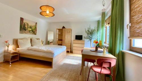 Ruhe & Charme - Family Apartment for 4 People, Self-Check-In, Free Parking, U-Bahn, Netflix - Foto 2