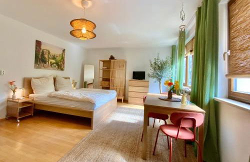 Ruhe & Charme - Family Apartment for 4 People, Self-Check-In, Free Parking, U-Bahn, Netflix - Foto 2